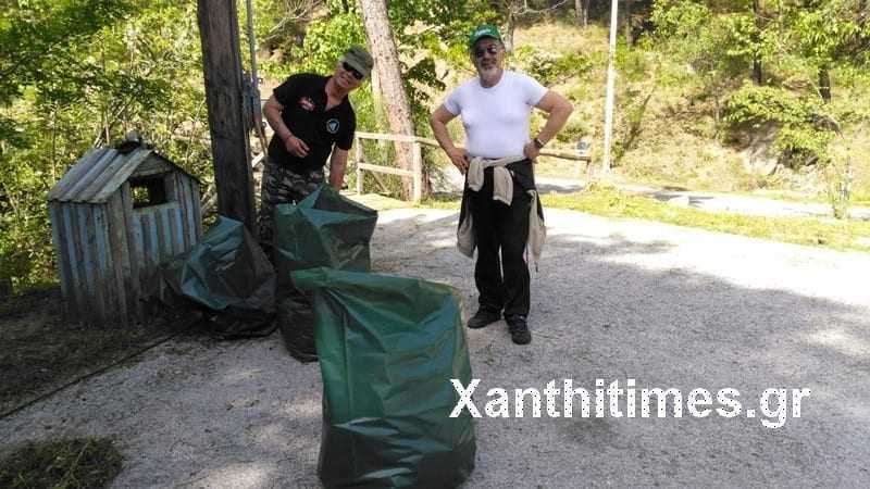 Οι καρποί των κόπων τους. Από μία σακούλα σκουπίδια στον καθένα όπου βέβαια μετά την περισυλλογή ακολουθεί και η διαλογή σε ανακυκλώσιμα και μη.