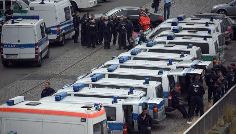 epa05449663 Police vehicles gather next to the Rhine river ahead of a pro-Erdogan rally in Cologne, Germany, 31 July 2016. Extra police have been deployed to Cologne where tens of thousands of protestors are expected to participate in the pro-Erdogen rally, in support of the Turkish President.  EPA/HENNING KAISER