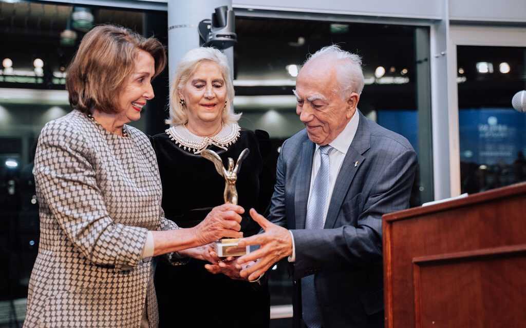 Ουάσιγκτον: βραβείο «ηγέτης» στον Άγγελο Τσακόπουλο – μηνύματα από Πρόεδρο της Δημοκρατίας, Πρωθυπουργό Κυριάκο Μητσοτάκη, Αλέξη Τσίπρα, Αντώνη Σαμαρά