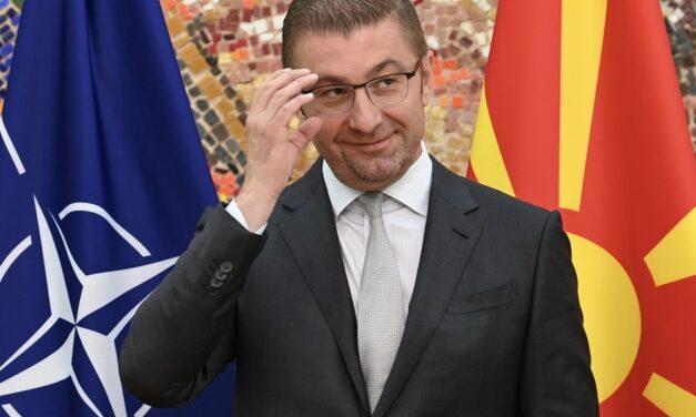 Νέα πρόκληση από τον Σκοπιανό πρωθυπουργό: Θα αποκαλώ τη χώρα όπως θέλω, να πάτε στη Χάγη
