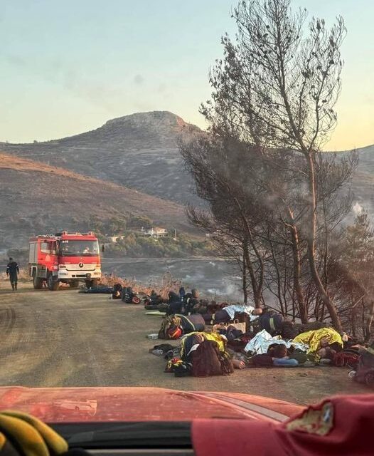 Το αδιάφορο κράτος, η μηδενική  Διοικητική Μέριμνα και φυσικά, αν είχαμε εκλογές, τα πολιτικά μηδενικά, θα κοιμόντουσαν μαζί τους στο χώμα για μία φωτογραφία.