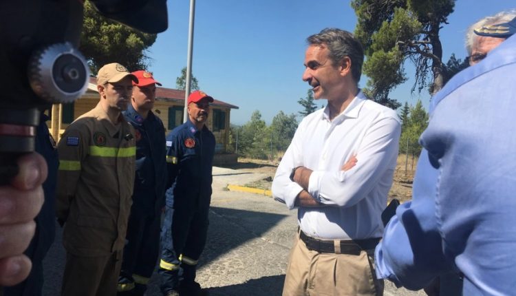 Αυτοψία του πρωθυπουργού, Κυριάκου Μητσοτάκη, στα καμένα πριν τη σύσκεψη στην Πεντέλη  ΠΟΣΟ «ΤΣΑΛΑΚΩΜΕΝΟ» ΕΙΝΑΙ ΤΟ ΠΟΛΙΤΙΚΟ ΠΡΟΦΙΛ ΤΟΥ Κ. ΜΗΤΣΟΤΑΚΗ;