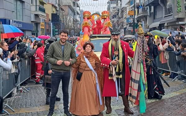 Νυχτερινή και κεντρική καρναβαλική παρέλαση. Ναι άξιζε ο κόπος αλλά …